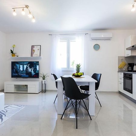 Petra Modern Apartment With Free Parking And Bbq ซาดาร์ ภายนอก รูปภาพ