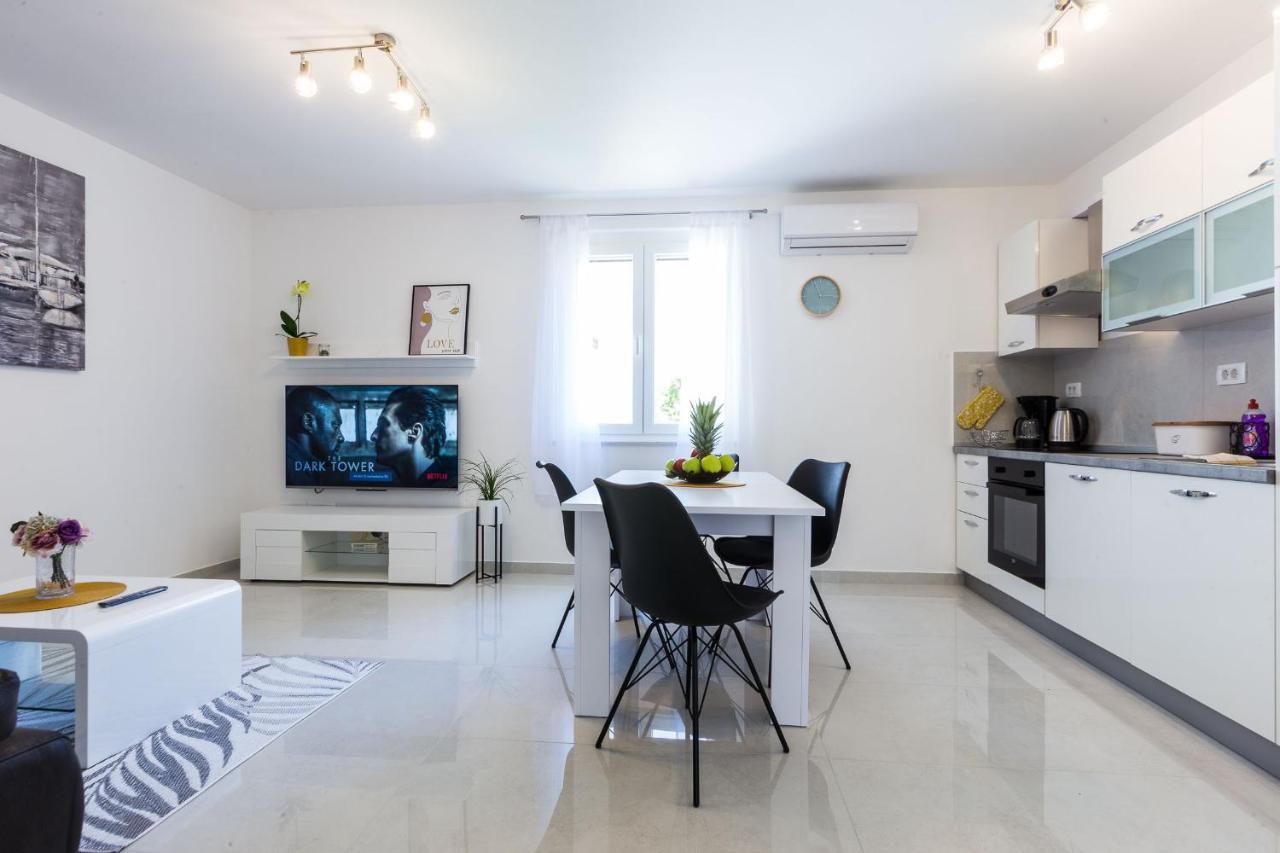 Petra Modern Apartment With Free Parking And Bbq ซาดาร์ ภายนอก รูปภาพ