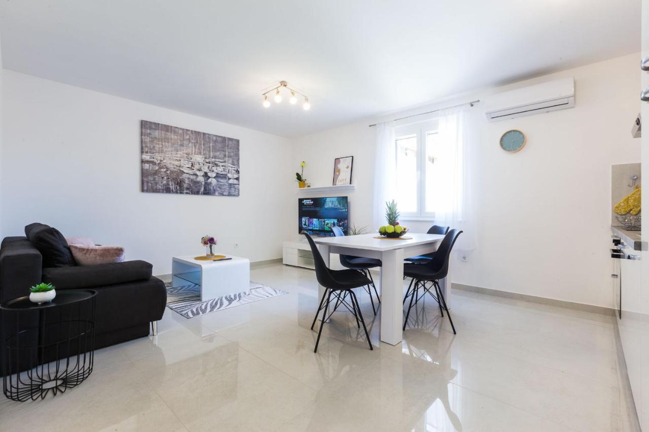 Petra Modern Apartment With Free Parking And Bbq ซาดาร์ ภายนอก รูปภาพ