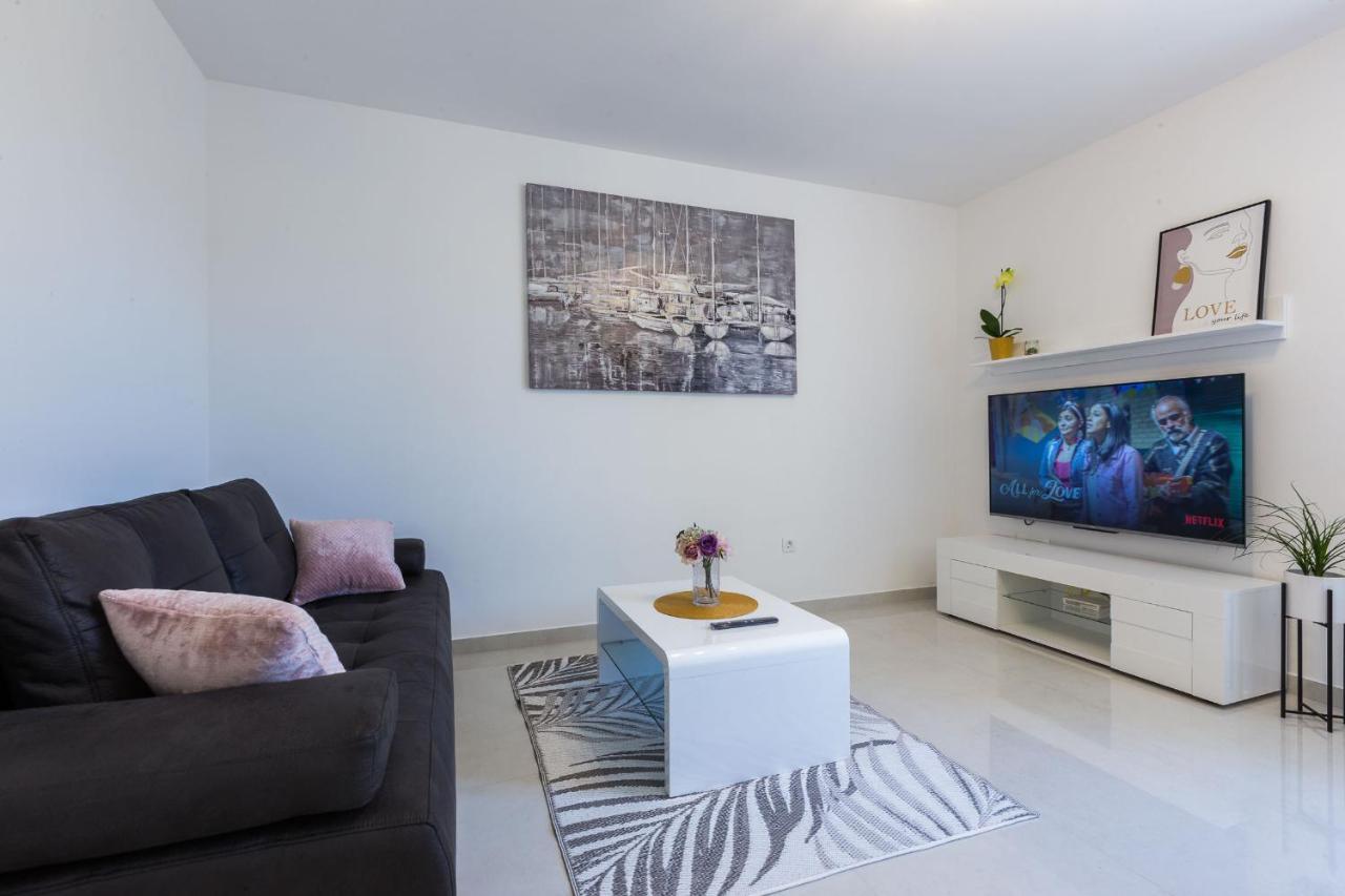 Petra Modern Apartment With Free Parking And Bbq ซาดาร์ ภายนอก รูปภาพ