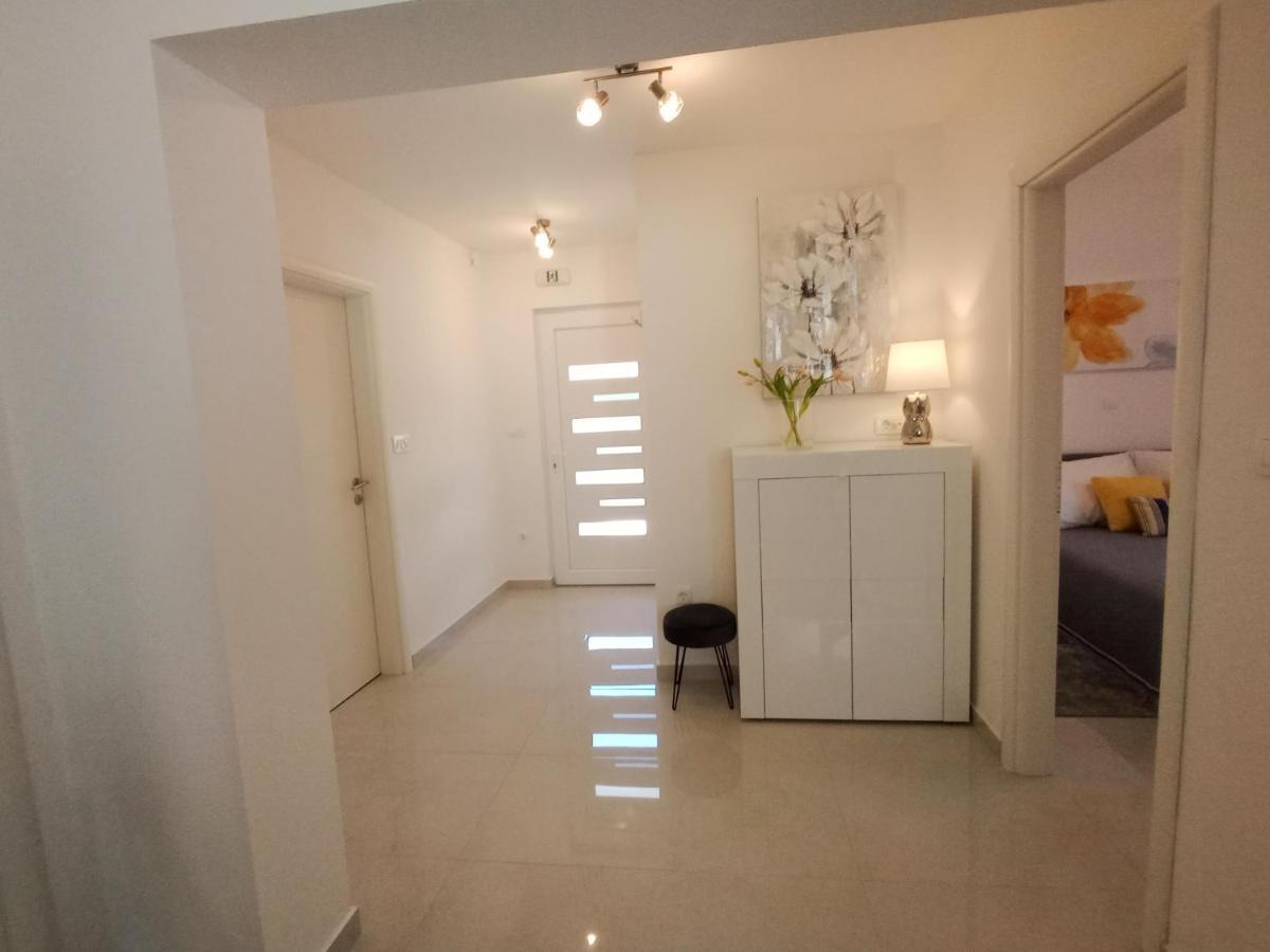 Petra Modern Apartment With Free Parking And Bbq ซาดาร์ ภายนอก รูปภาพ